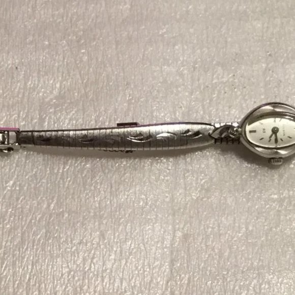 Vintage & gorgeous lady's 10k rolled gold plate Bulova 23 watch - still works! - Picture 9 of 12